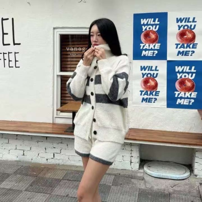 Knitted autumn and winter shorts Casual coat 2pcs set