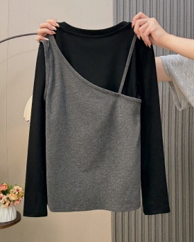 Pseudo-two tops inside the ride T-shirt for women