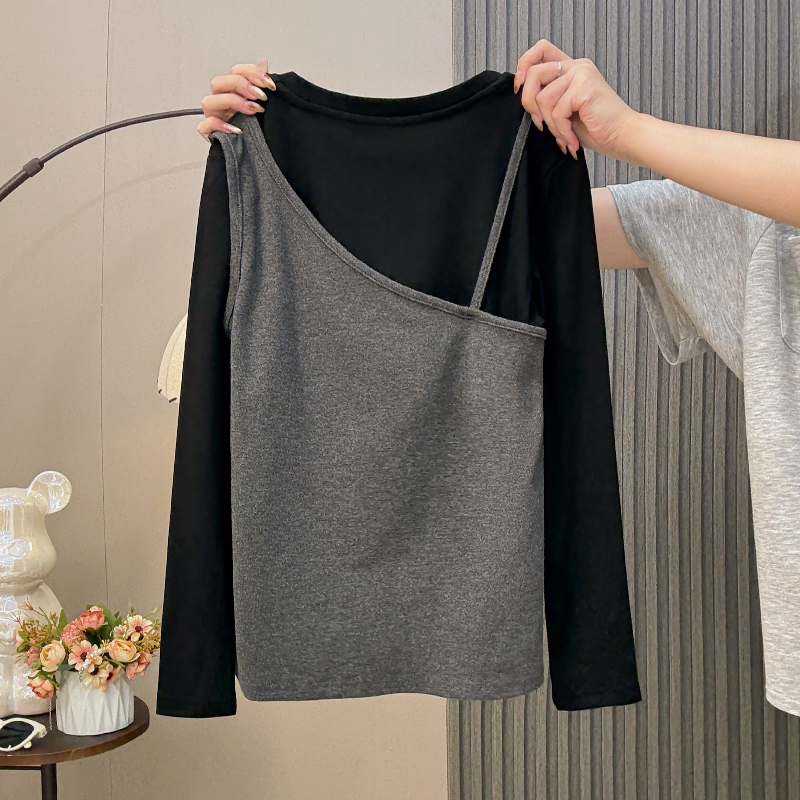 Pseudo-two tops inside the ride T-shirt for women