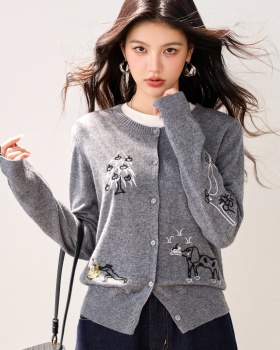 Round neck slim autumn embroidery pattern sweater for women