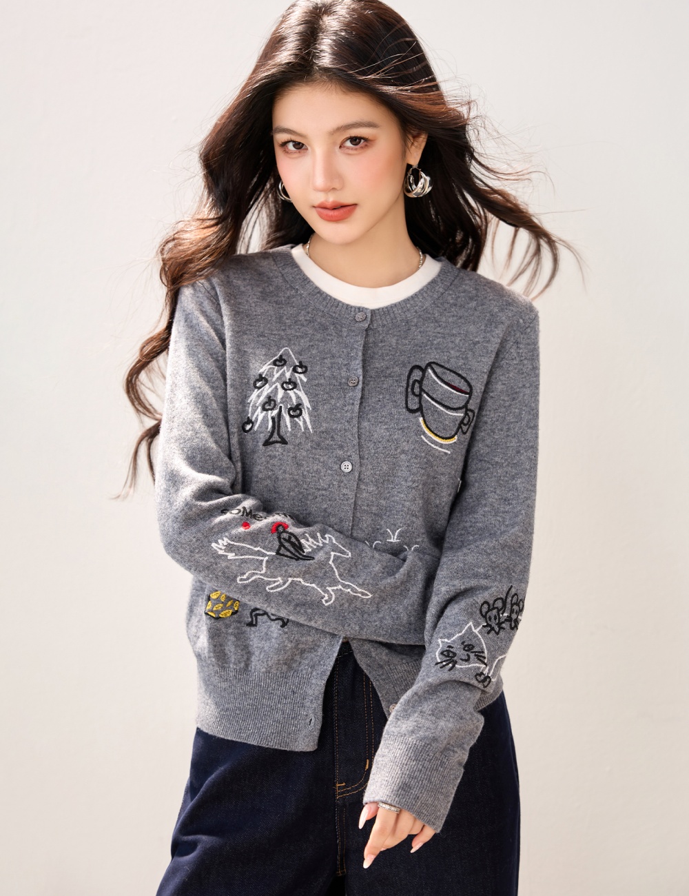 Round neck slim autumn embroidery pattern sweater for women