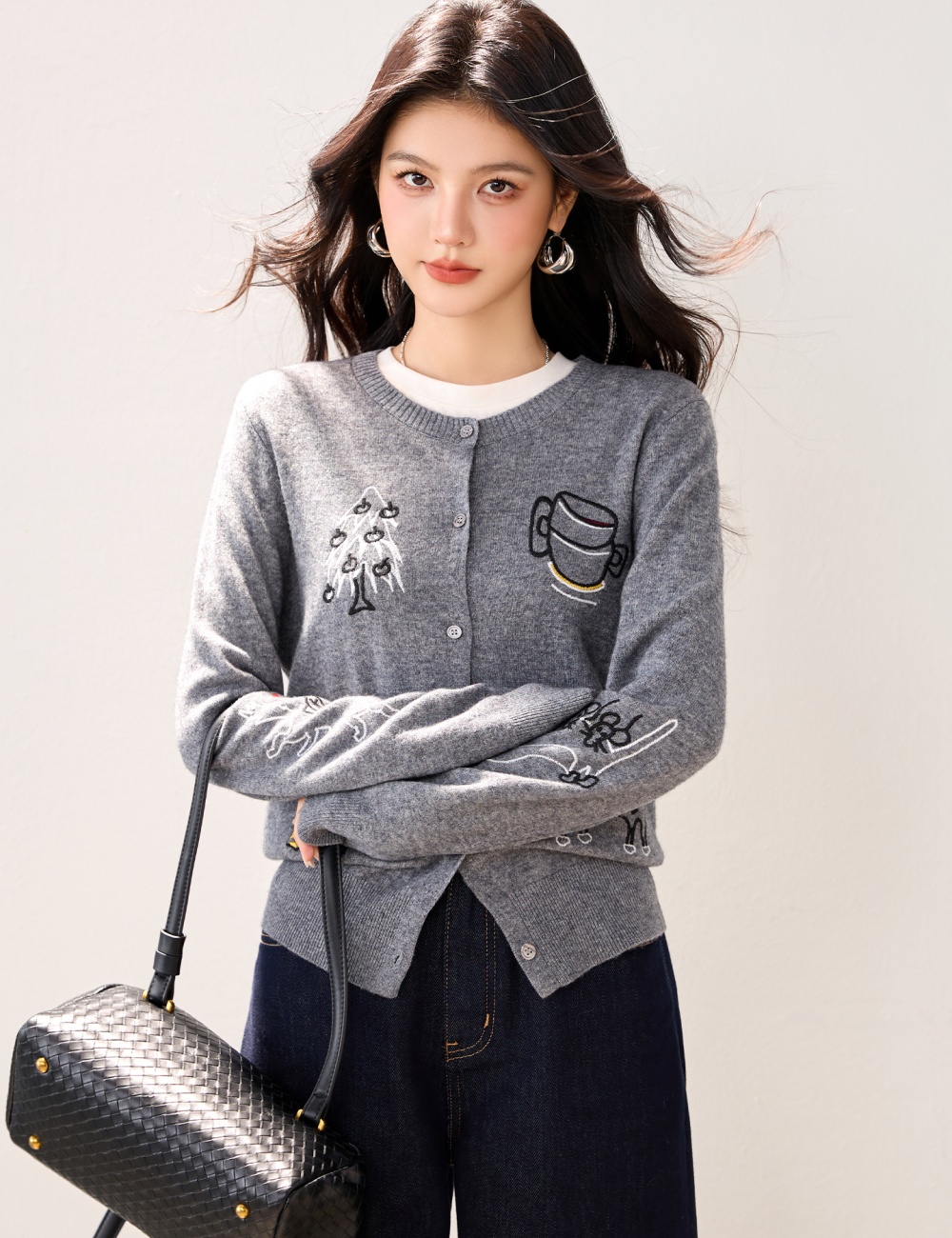 Round neck slim autumn embroidery pattern sweater for women