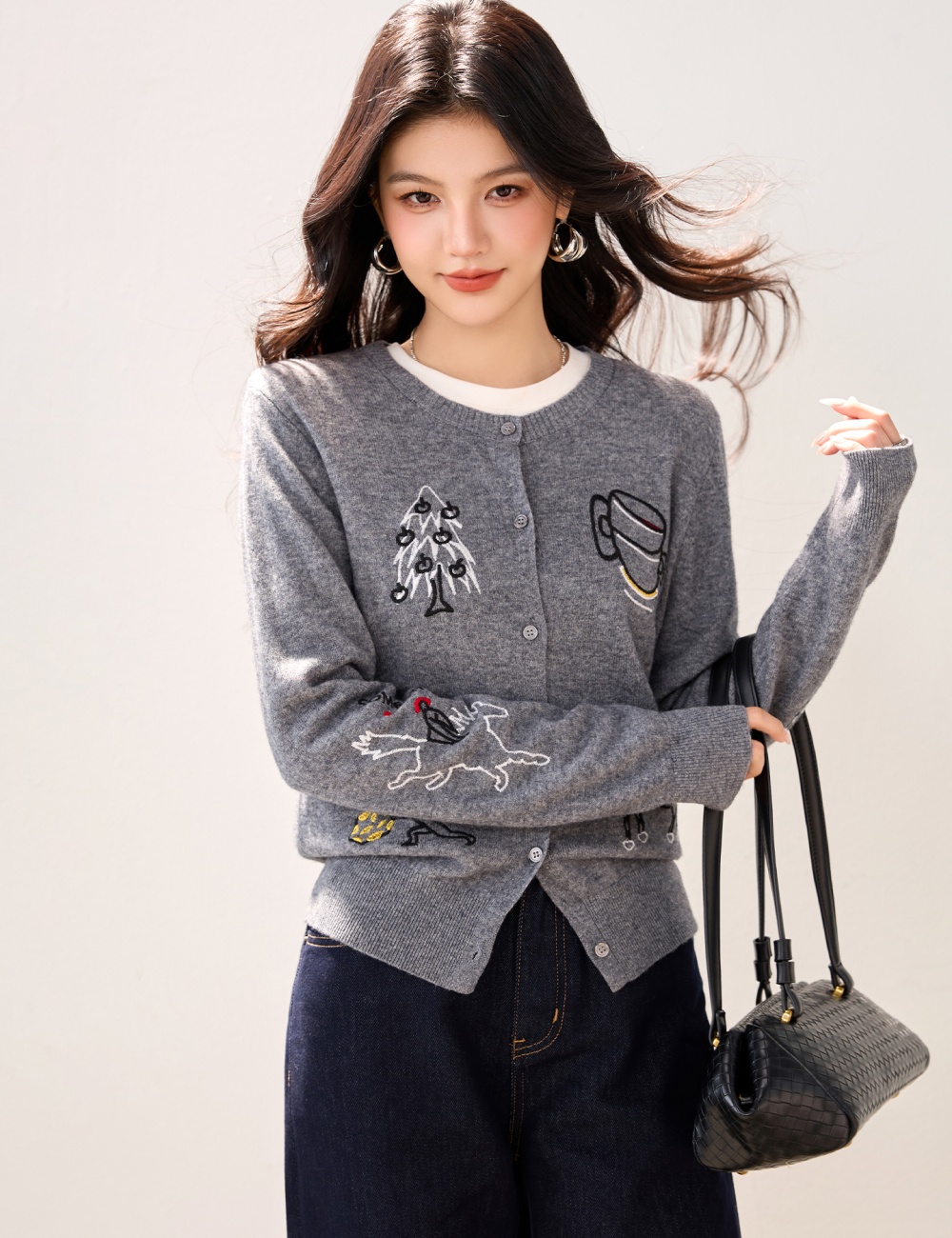 Round neck slim autumn embroidery pattern sweater for women