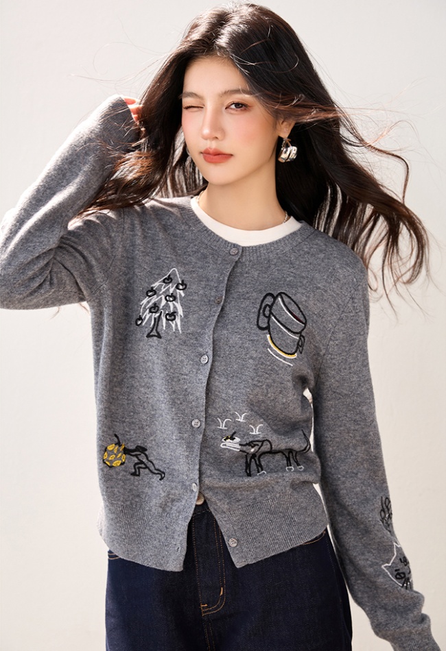 Round neck slim autumn embroidery pattern sweater for women