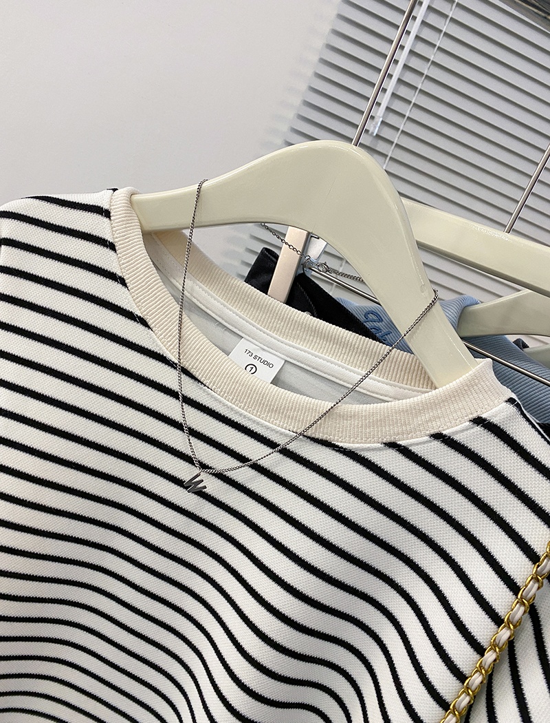 Complex stripe hoodie round neck T-shirt for women