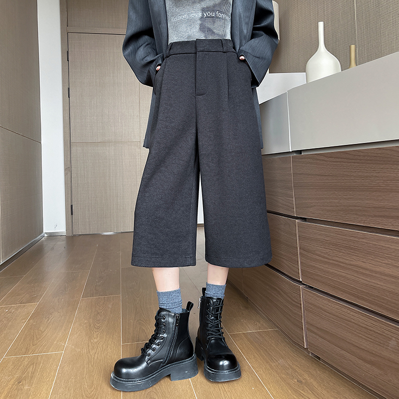 Wide leg cropped pants show young casual pants for women