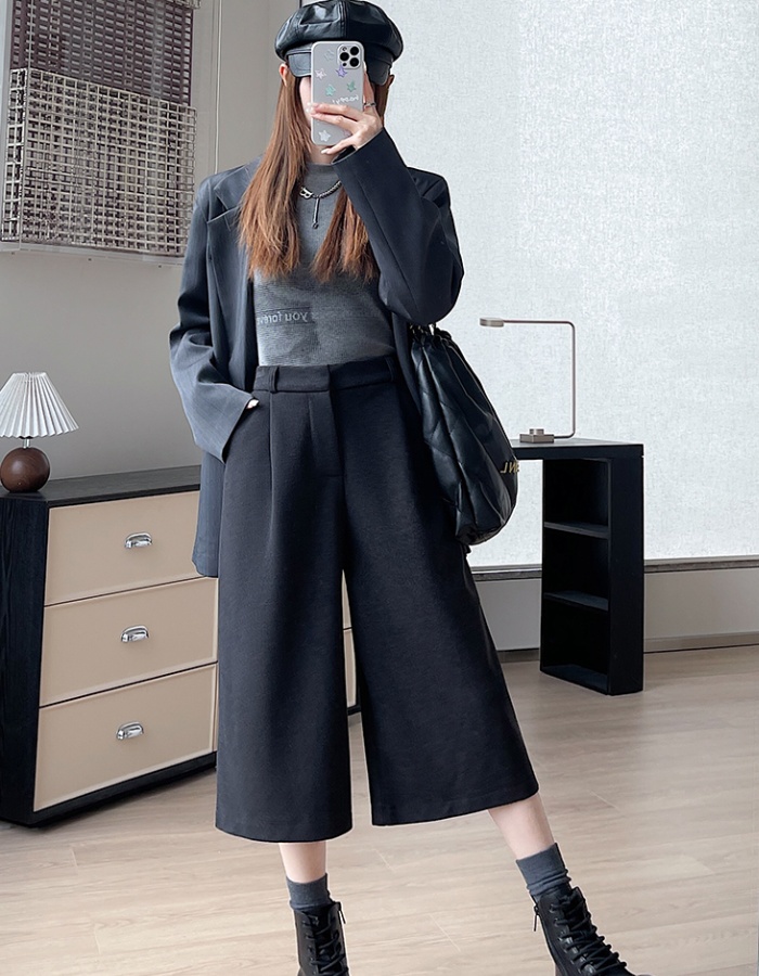 Wide leg cropped pants show young casual pants for women