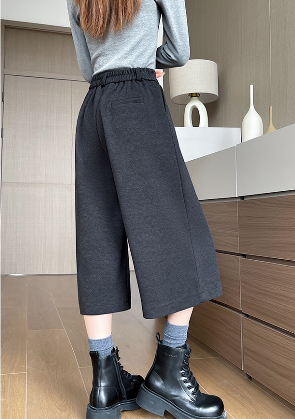 Wide leg cropped pants show young casual pants for women