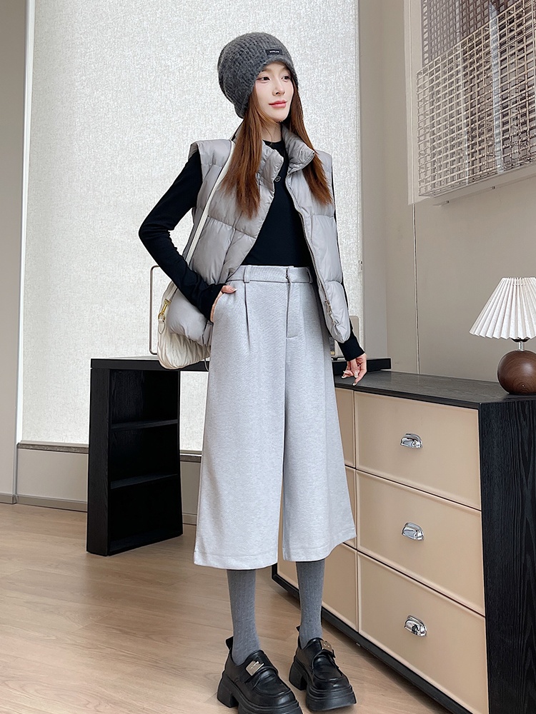 Wide leg cropped pants show young casual pants for women