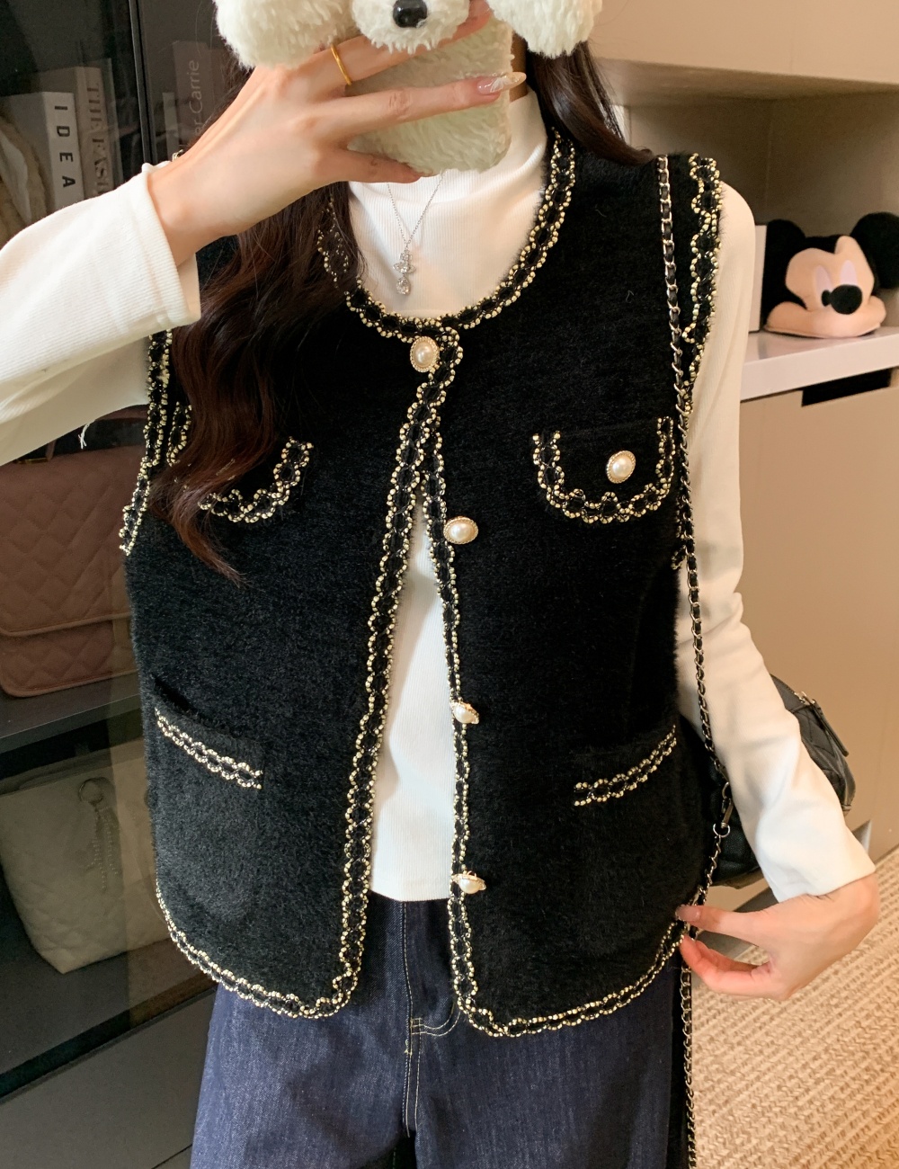 Chanelstyle waistcoat outside the ride tops for women