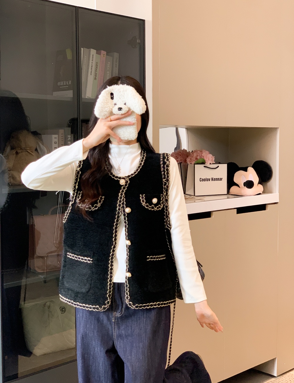 Chanelstyle waistcoat outside the ride tops for women