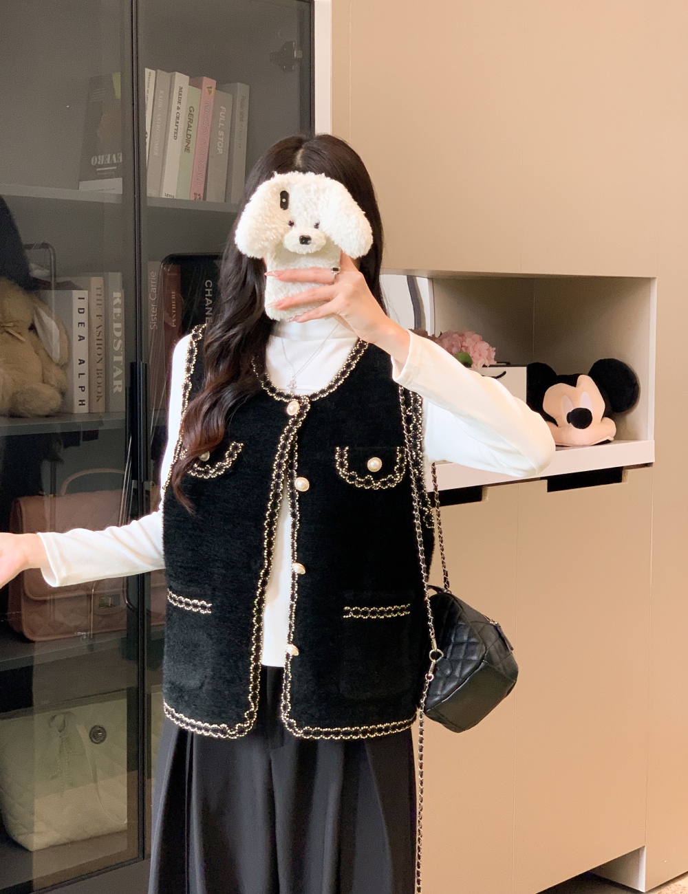 Chanelstyle waistcoat outside the ride tops for women