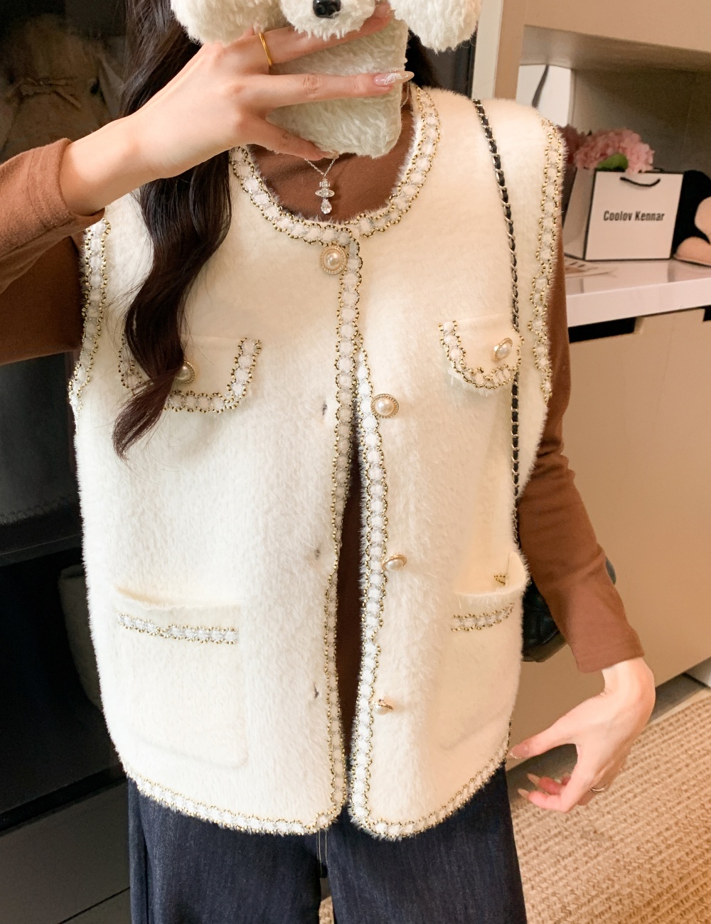 Chanelstyle waistcoat outside the ride tops for women