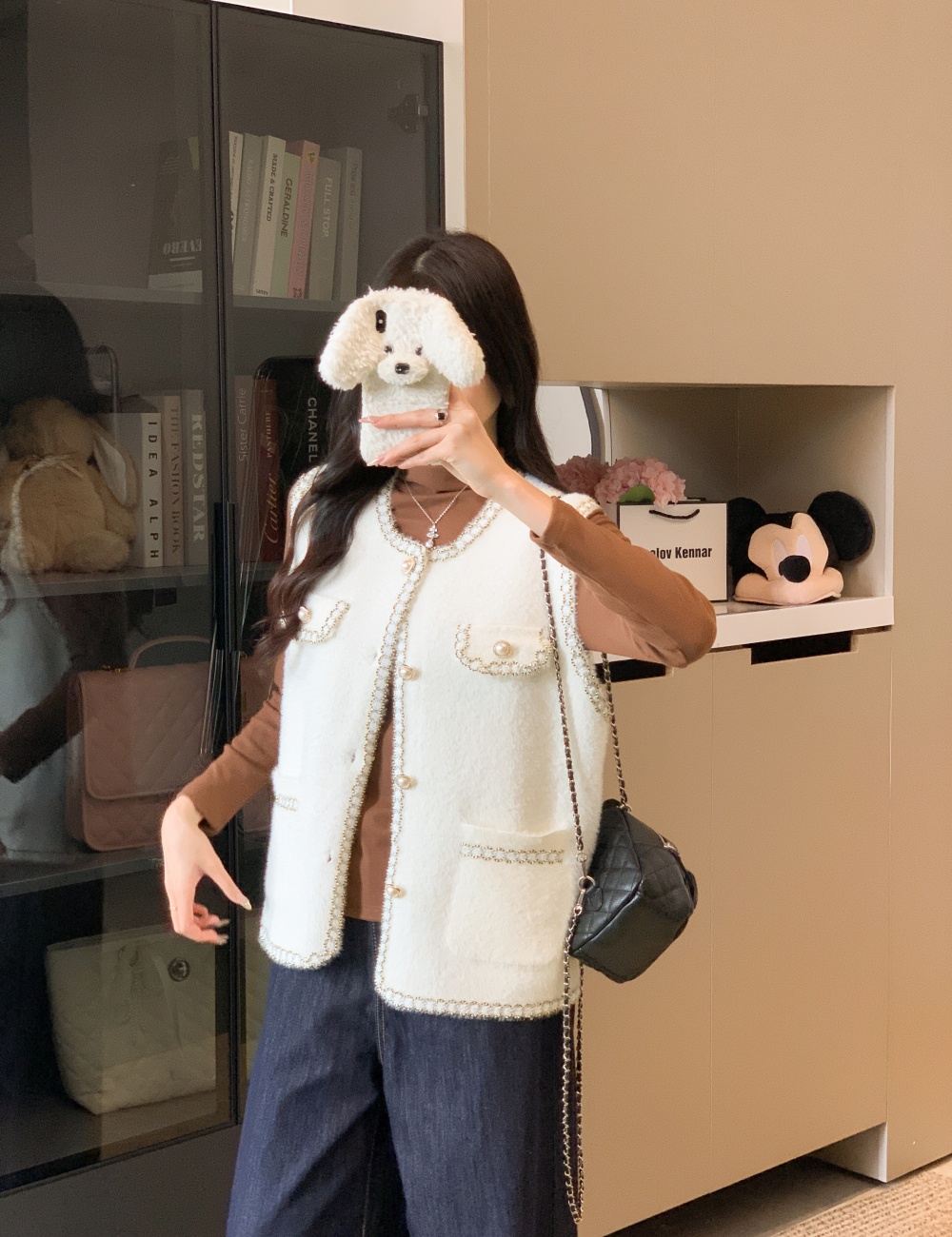 Chanelstyle waistcoat outside the ride tops for women