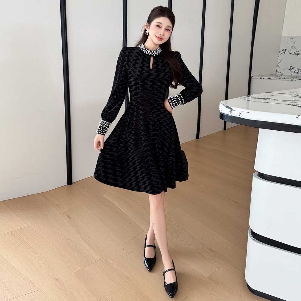 Temperament ladies Hepburn style short beading black dress