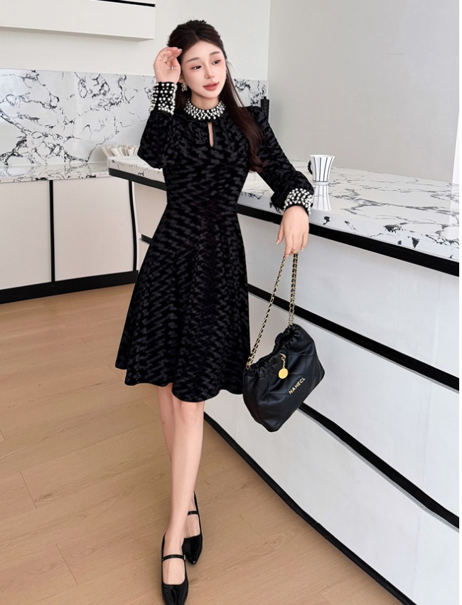 Temperament ladies Hepburn style short beading black dress