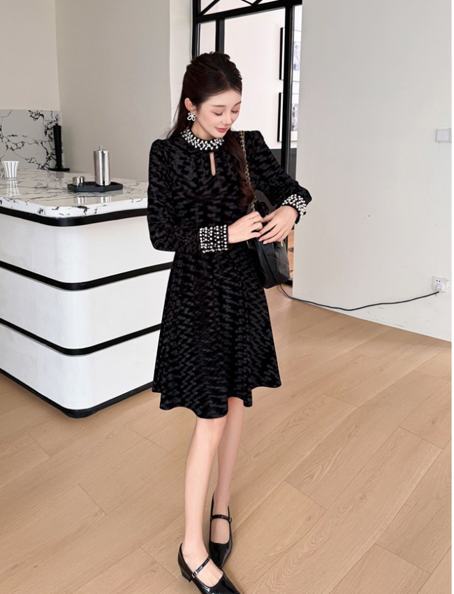 Temperament ladies Hepburn style short beading black dress