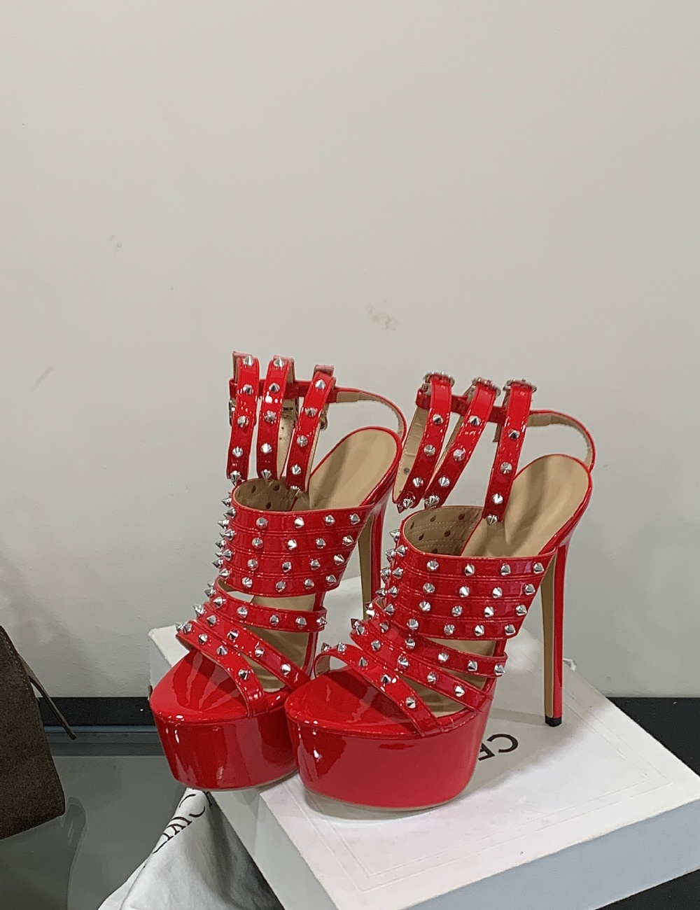 Rivet autumn platform fine-root red sandals for women