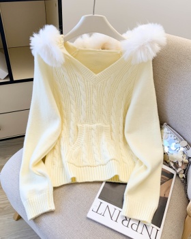 Sweet knitted coat twist hooded with hair for women