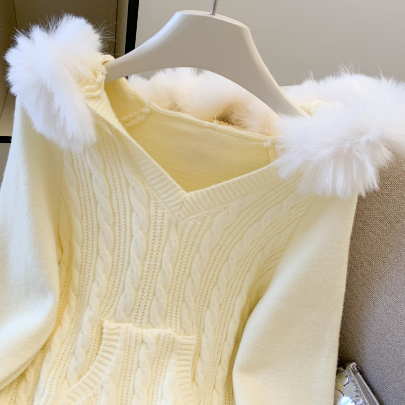 Sweet knitted coat twist hooded with hair for women