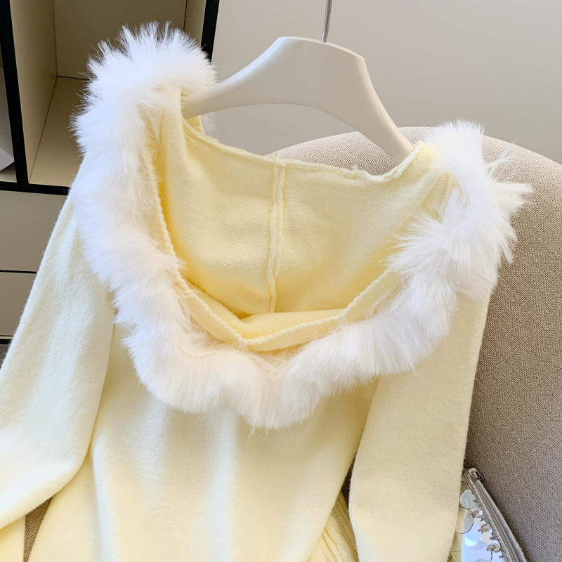 Sweet knitted coat twist hooded with hair for women