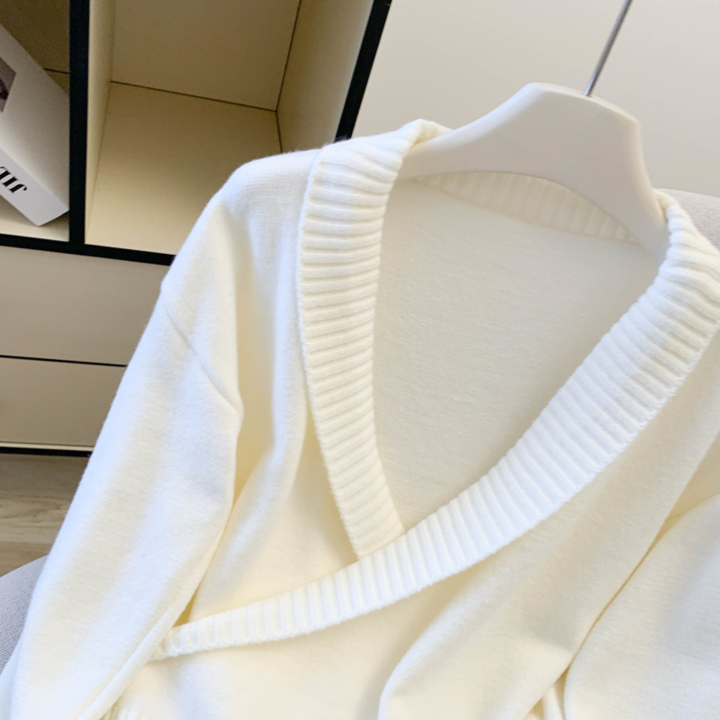 Tender V-neck sweater slim gray tops for women