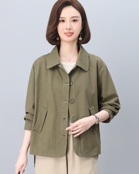 Spring and autumn coat middle-aged windbreaker for women