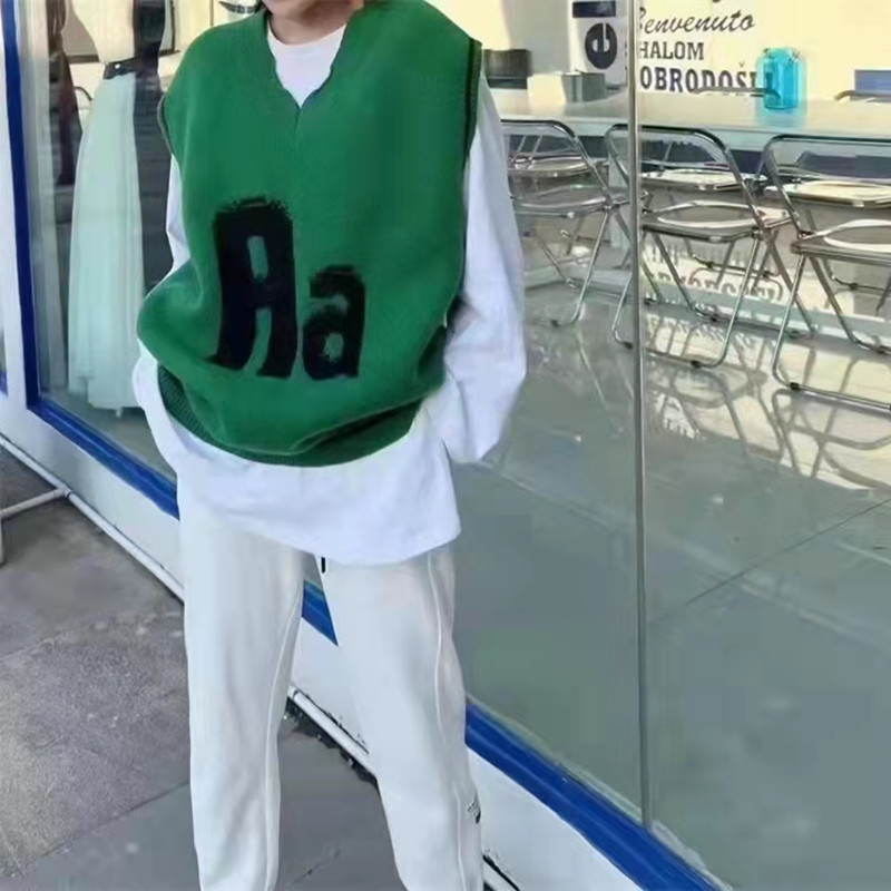 Knitted loose waistcoat fashion sweater for women