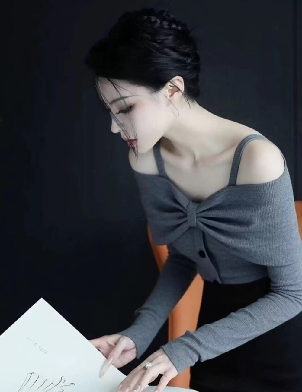 Lazy temperament strapless Korean style niche gray sweater