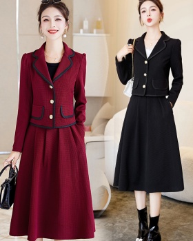 Elegant fashion tops chanelstyle skirt a set