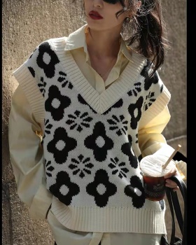 Spring loose slim waistcoat V-neck black-white Casual vest