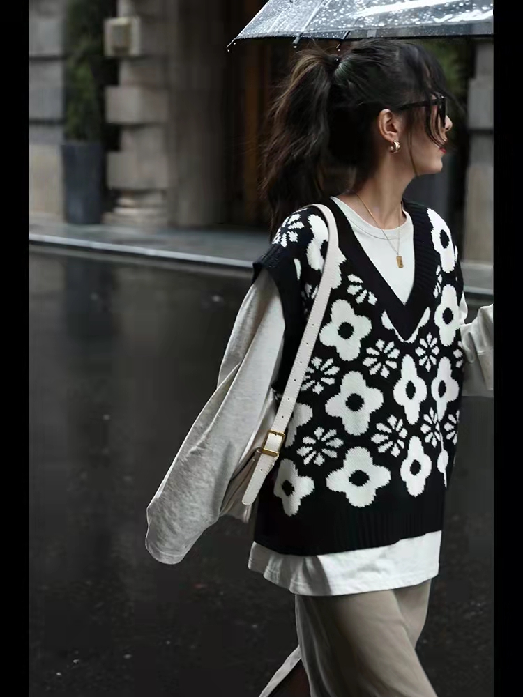 Spring loose slim waistcoat V-neck black-white Casual vest