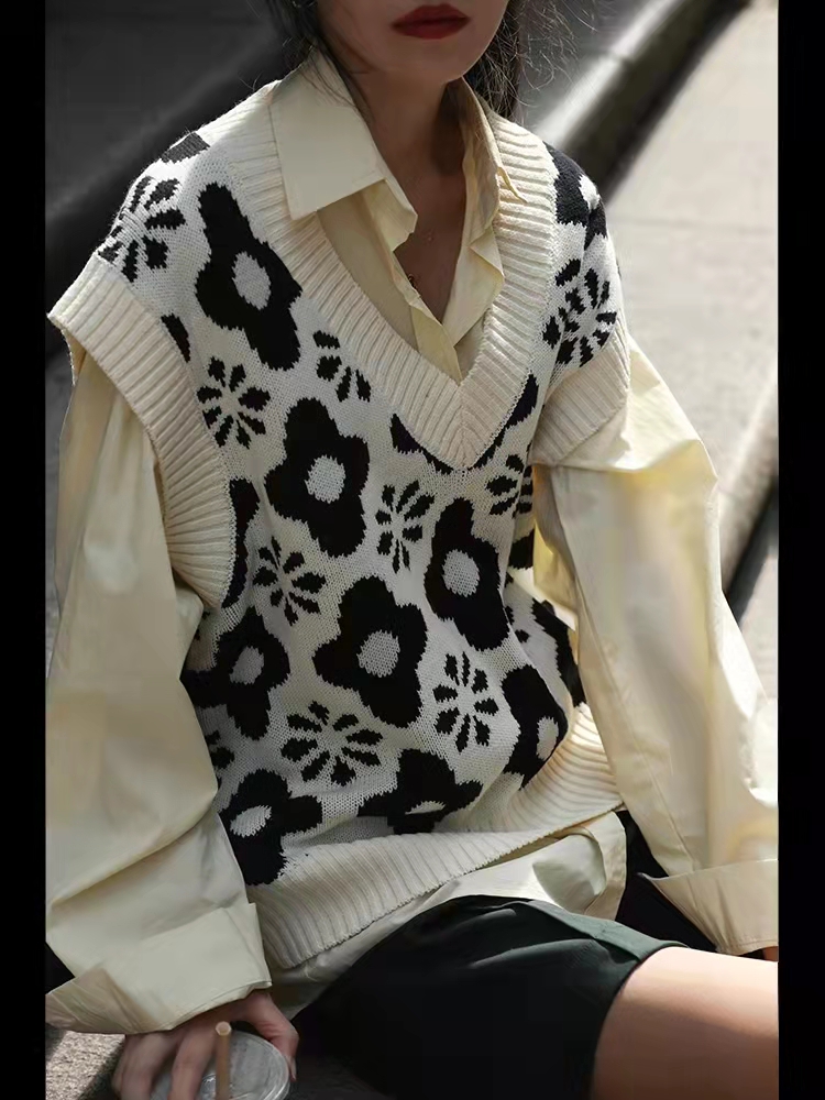 Spring loose slim waistcoat V-neck black-white Casual vest