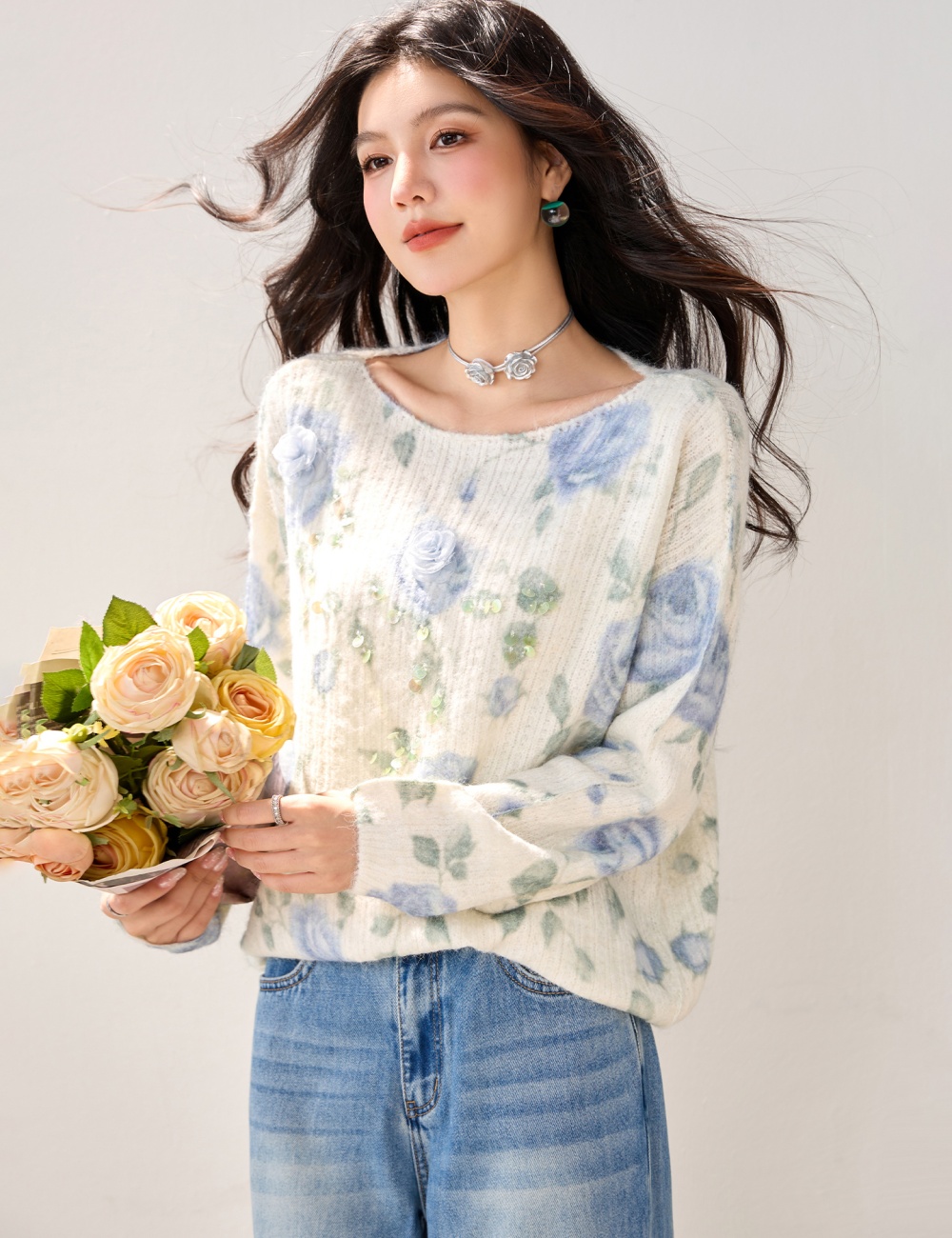 Blue knitted autumn and winter sequins flowers beading sweater