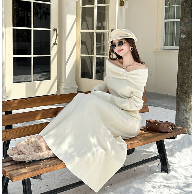 Knitted autumn and winter long dress long inside the ride dress