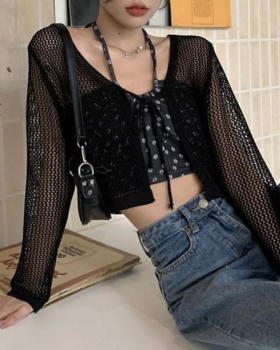 Short sweater outside the ride cardigan for women