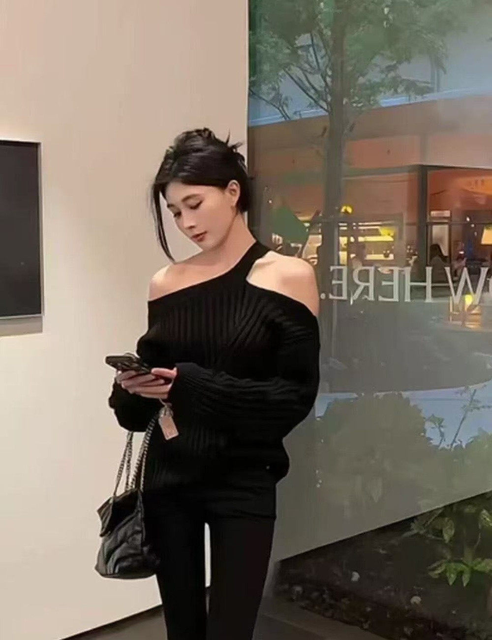 Korean style halter pit stripe wears outside loose sweater