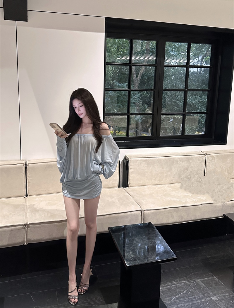 Blue flat shoulder T-back long sleeve slim dress for women