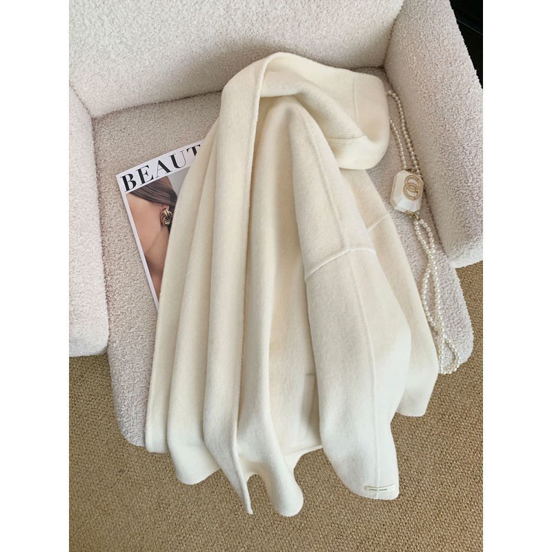 White woolen overcoat hooded woolen coat