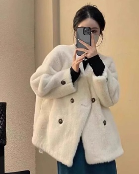 White lambs wool chanelstyle lazy Western style coat