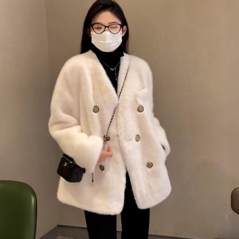 White lambs wool chanelstyle lazy Western style coat