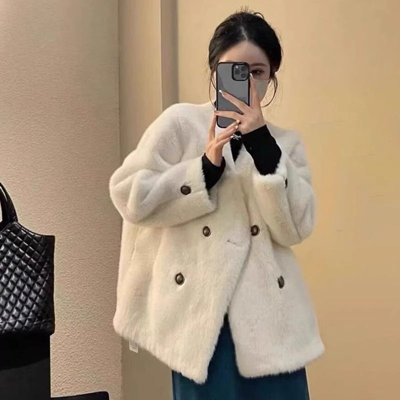 White lambs wool chanelstyle lazy Western style coat