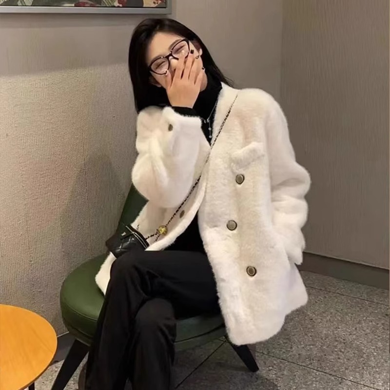White lambs wool chanelstyle lazy Western style coat