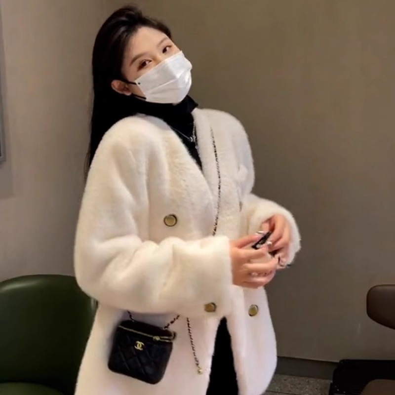 White lambs wool chanelstyle lazy Western style coat