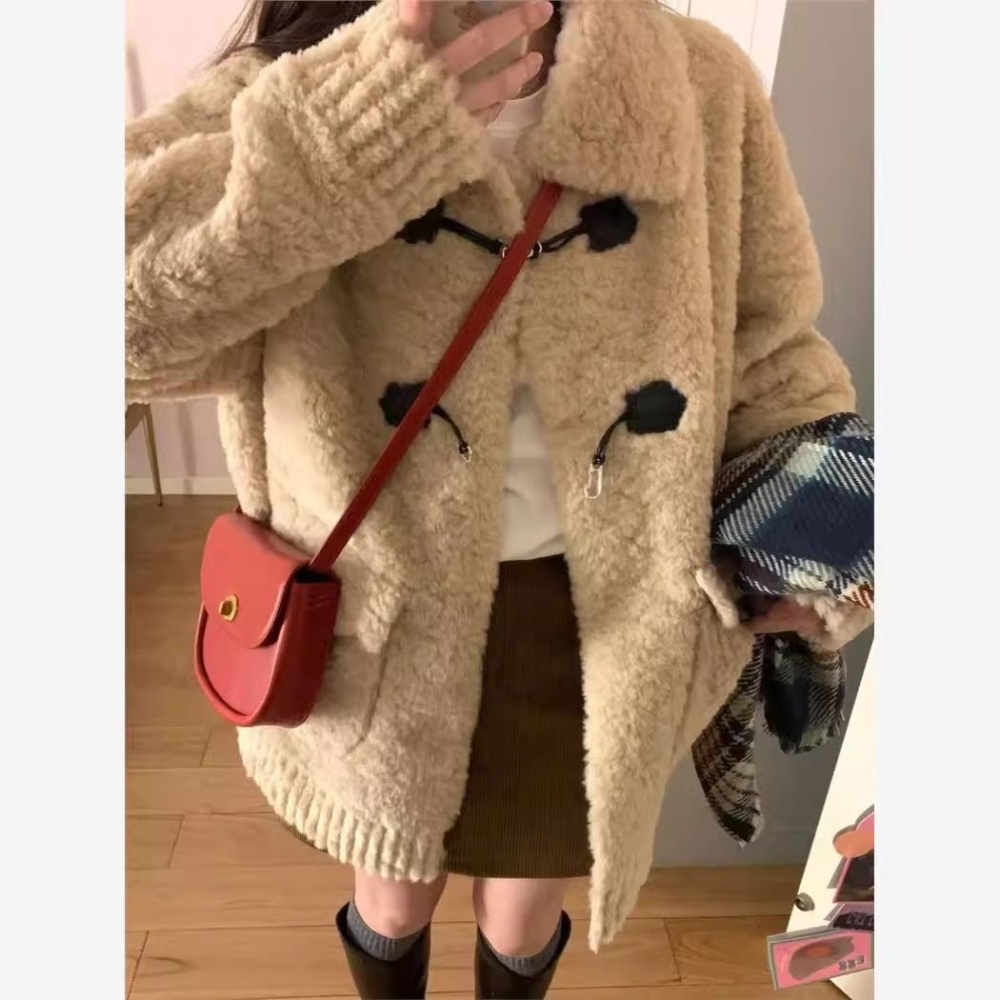 Show young sweet France style lambs wool coat