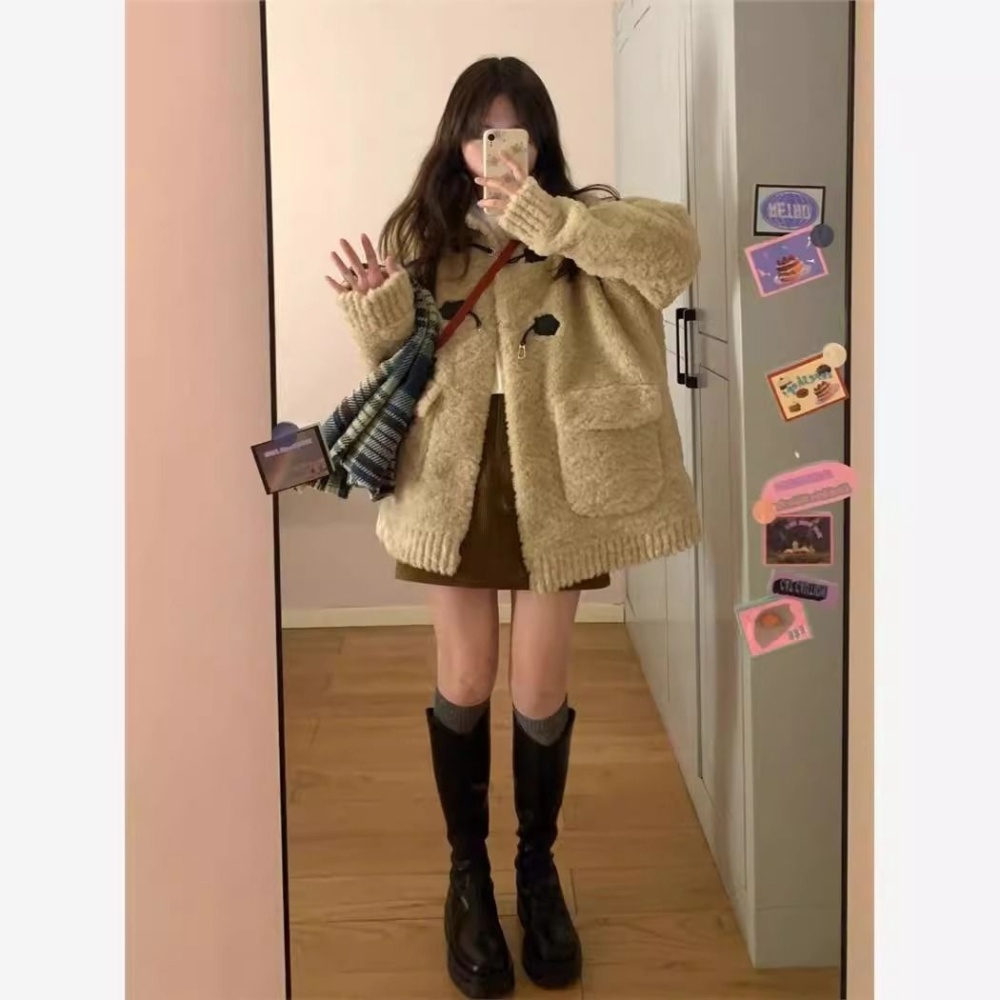Show young sweet France style lambs wool coat