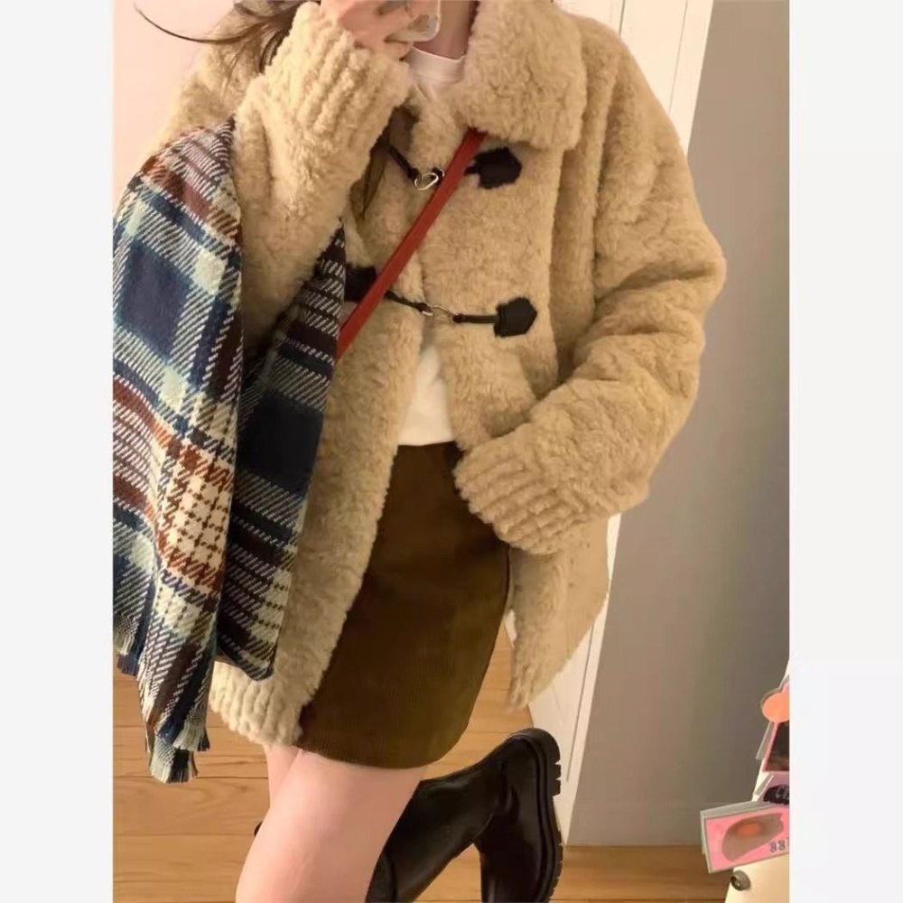 Show young sweet France style lambs wool coat