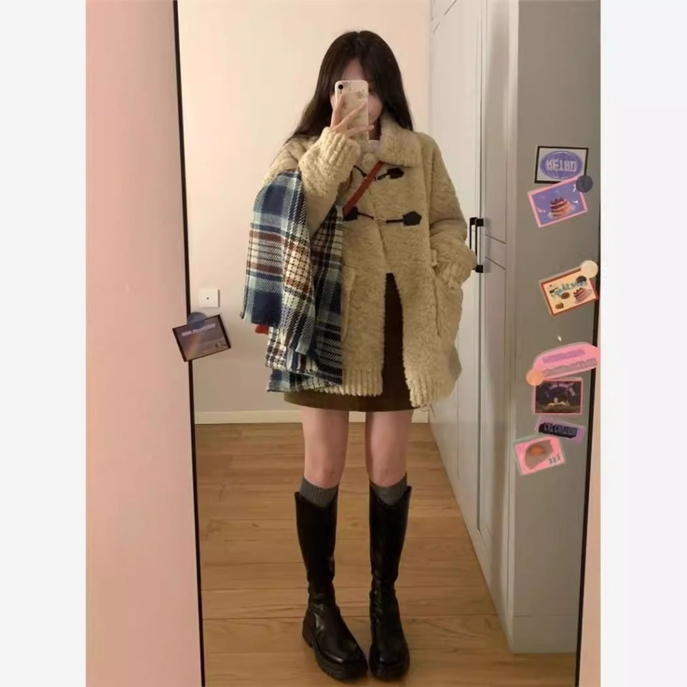 Show young sweet France style lambs wool coat