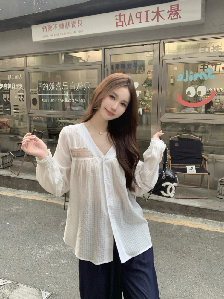 Casual loose white France style V-neck long sleeve shirt for women