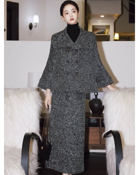 Chanelstyle woolen coat coarse flower sequins cloak 2pcs set